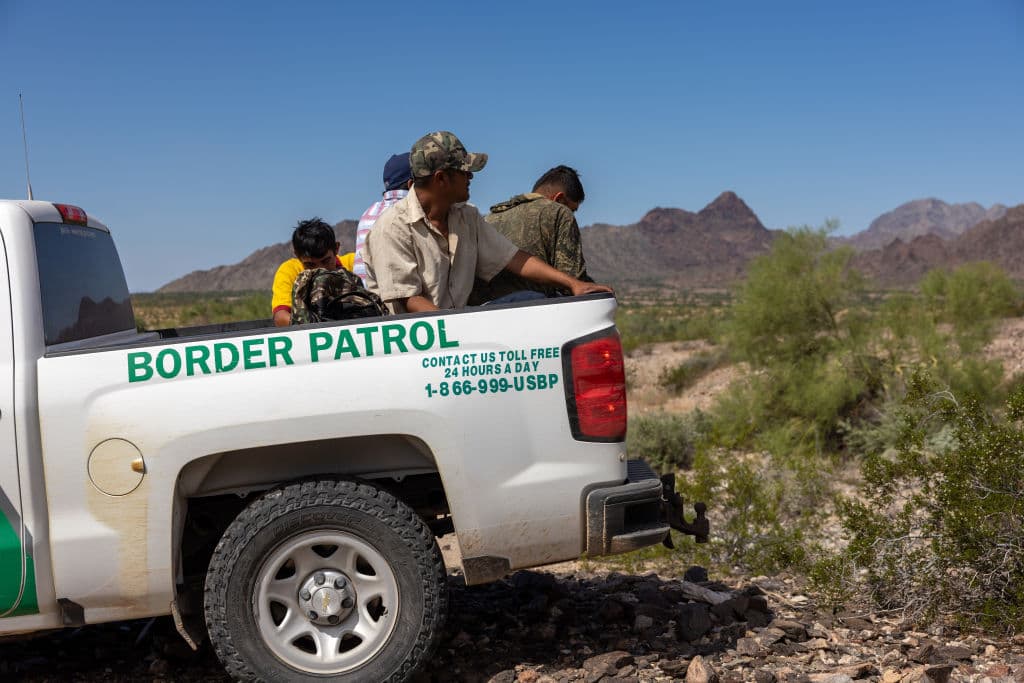 Nueva regla migratoria "Matter of Q. Li" podría dejar a personas detenidas por meses