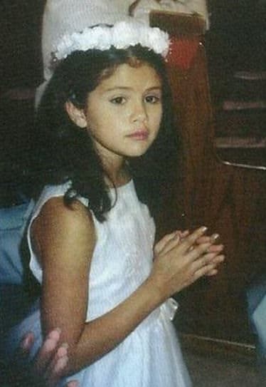 Pero la fortuna les comenzó a sonreír a madre e hija. La pequeña Selena comenzó su carrera como actriz en el show de 'Barney y sus Amigos'.