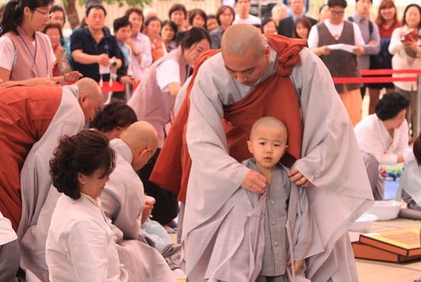 En estos eventos participan decenas de personas que acompañan a sus hijos a la ceremonia.