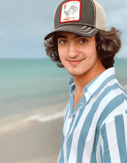 Sebastián Poza es fruto del matrimonio que tuvo Mayrín Villanueva con Jorge Poza. 
<br>