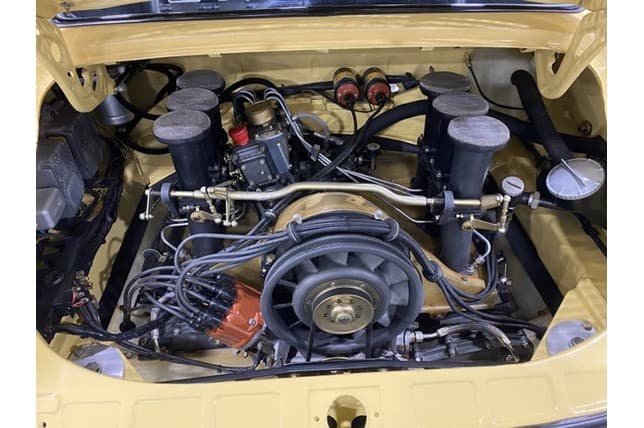 Su 
<b>motor es un bóxer de seis cilindros en línea, 3.0 litros de desplazamiento y 315 caballos de potencia</b>, asociado a una transmisión manual de cinco velocidades y un sistema de tracción en las ruedas posteriores.