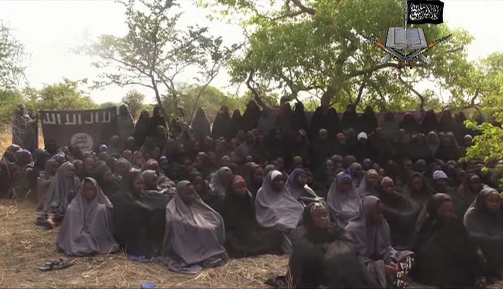 Boko Haram envía una "prueba de vida" de las niñas que secuestró hace dos años
