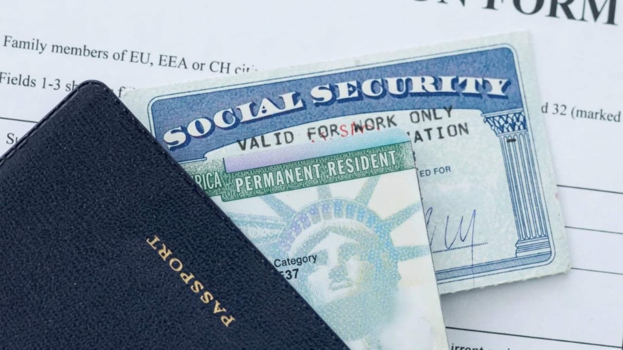 Estado Migratorio: ¿USCIS puede retirar la Green Card a residentes que vivan fuera de EEUU?