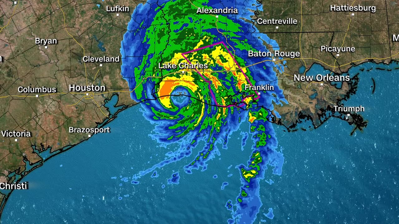 Así fue el paso del huracán Laura durante la madrugada de este jueves en Luisiana y Texas