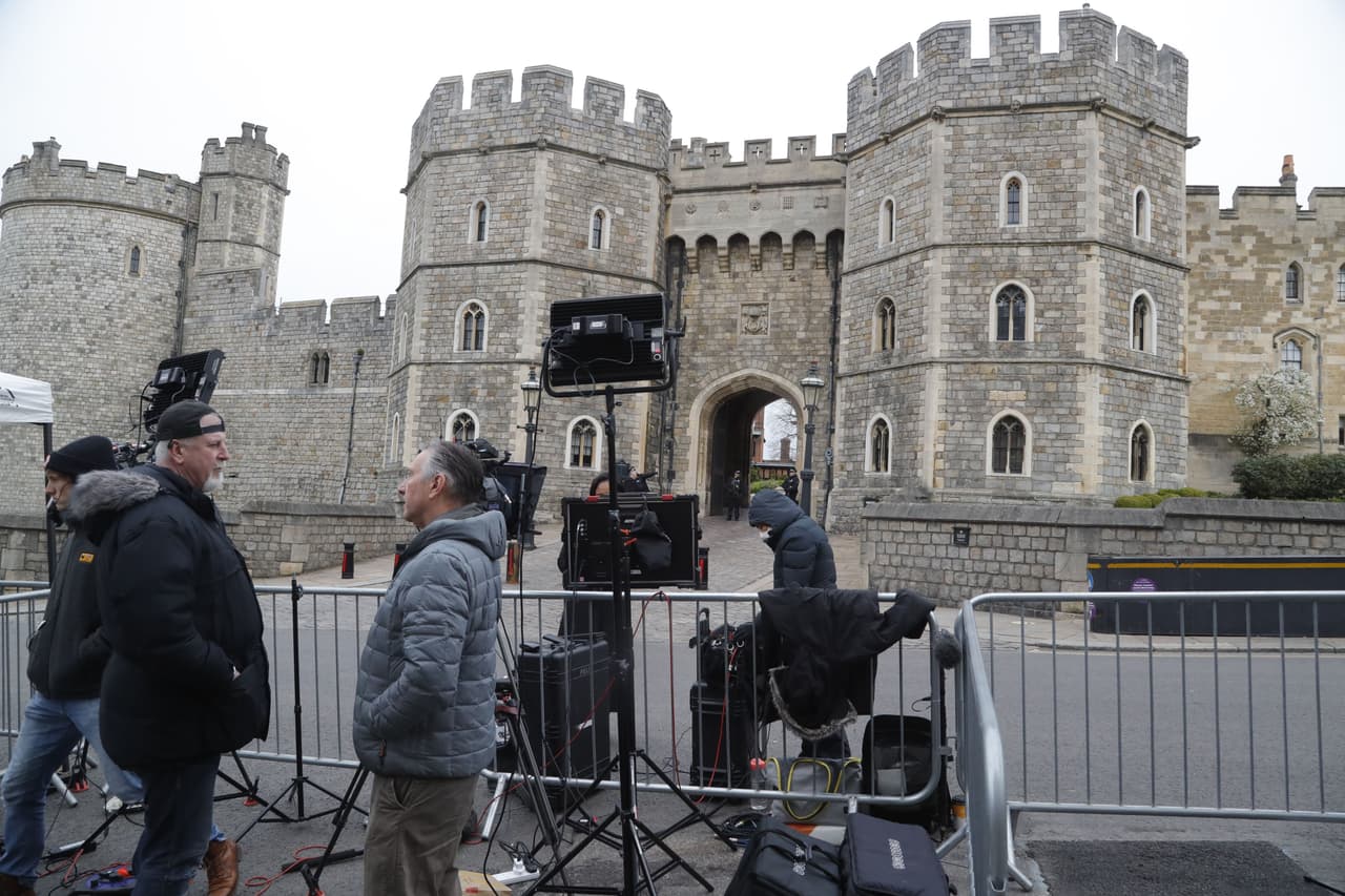 En el caso del propio conglomerado de medios públicos británicos, también hubo una caída. Reconoció que su canal de televisión principal, BBC One, "
<b>perdió dos tercios de su audiencia</b>, con solo 340,000 personas sintonizando el canal entre las 7 pm y las 11 pm". 
<br>