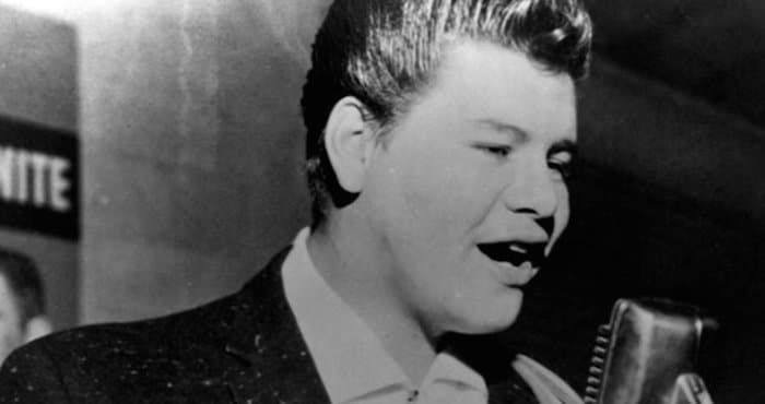 El 3 de febrero de 1959 pereció en un fatídico accidente aéreo en Clear, Lake, Iowa. Ritchie tenía tan sólo 19 años y murió junto a Buddy Holly y Big Bopper, aquella fecha fue nombrada: el día que murió la música.