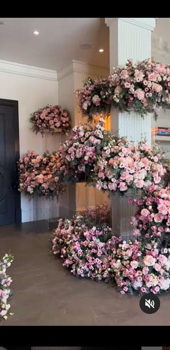 Las hermanas de la empresaria tampoco tardaron en reaccionar y mostraron su apoyo al artista por este regalo. 
<br>