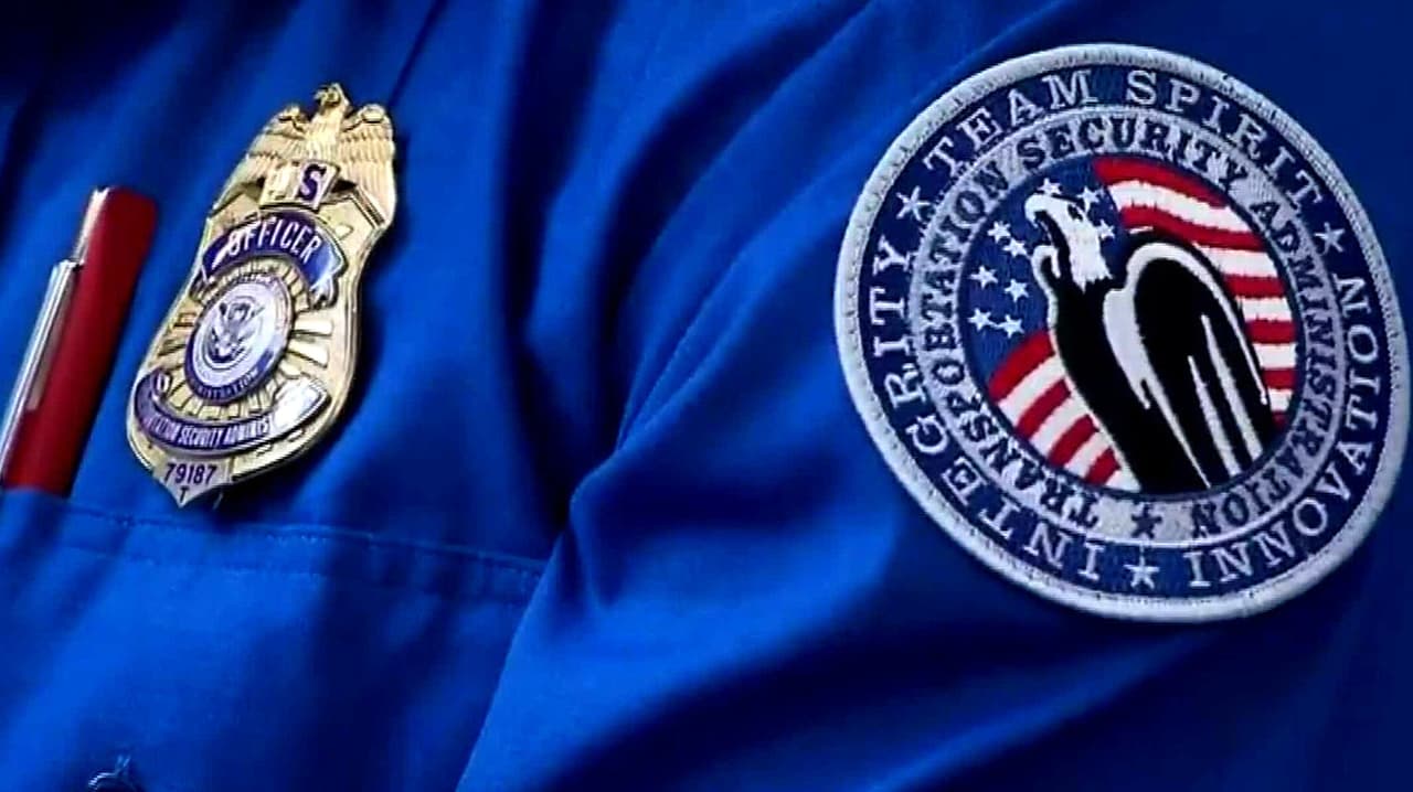 Agentes de la TSA trabajan sin recibir pagos y sus deudas incrementan por el cierre de Gobierno: Entrevista Exclusiva