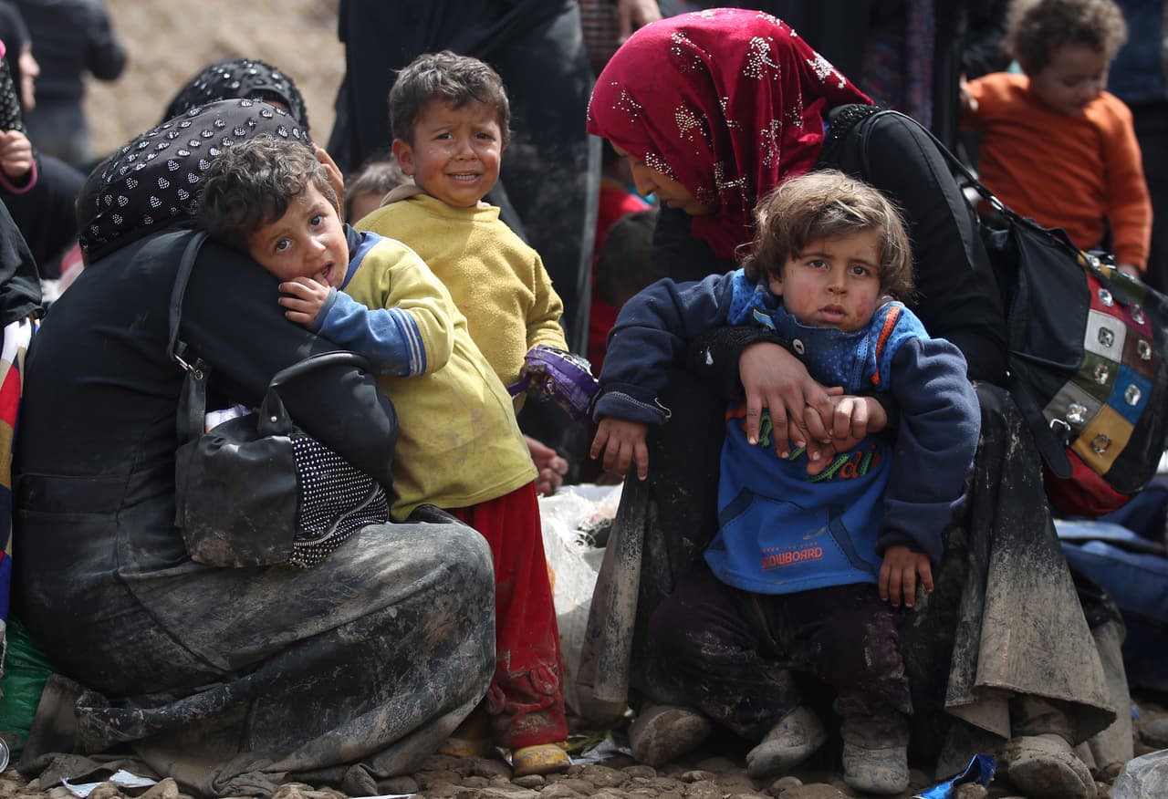 <b>Irak</b>
<br>
<br>Refugiados aceptados por Estados Unidos desde 2016: 
<b>18,111</b>
<br>
<br>2016: 9,880 refugiados aceptados.
<br>
<br>2017: 6,886 refugiados aceptados.
<br>
<br>2018: 144 refugiados aceptados.
<br>
<br>2019: 465 refugiados aceptados.
<br>
<br>2020: 537 refugiados aceptados.
<br>
<br>2021 (hasta el 30 de abril): 199 refugiados aceptados.
<br>
<br>La inestabilidad política y la violencia indetenible han provocado que 
<a href="https://www.unrefugees.org/emergencies/iraq/"><u>aproximadamente tres millones de iraquíes huyeran de su país desde 2014</u></a>. Desde la intervención militar de Estados Unidos en Irak en 2003, Estados Unidos se mantuvo aceptando refugiados, pero estos disminuyeron drásticamente en la era Trump.