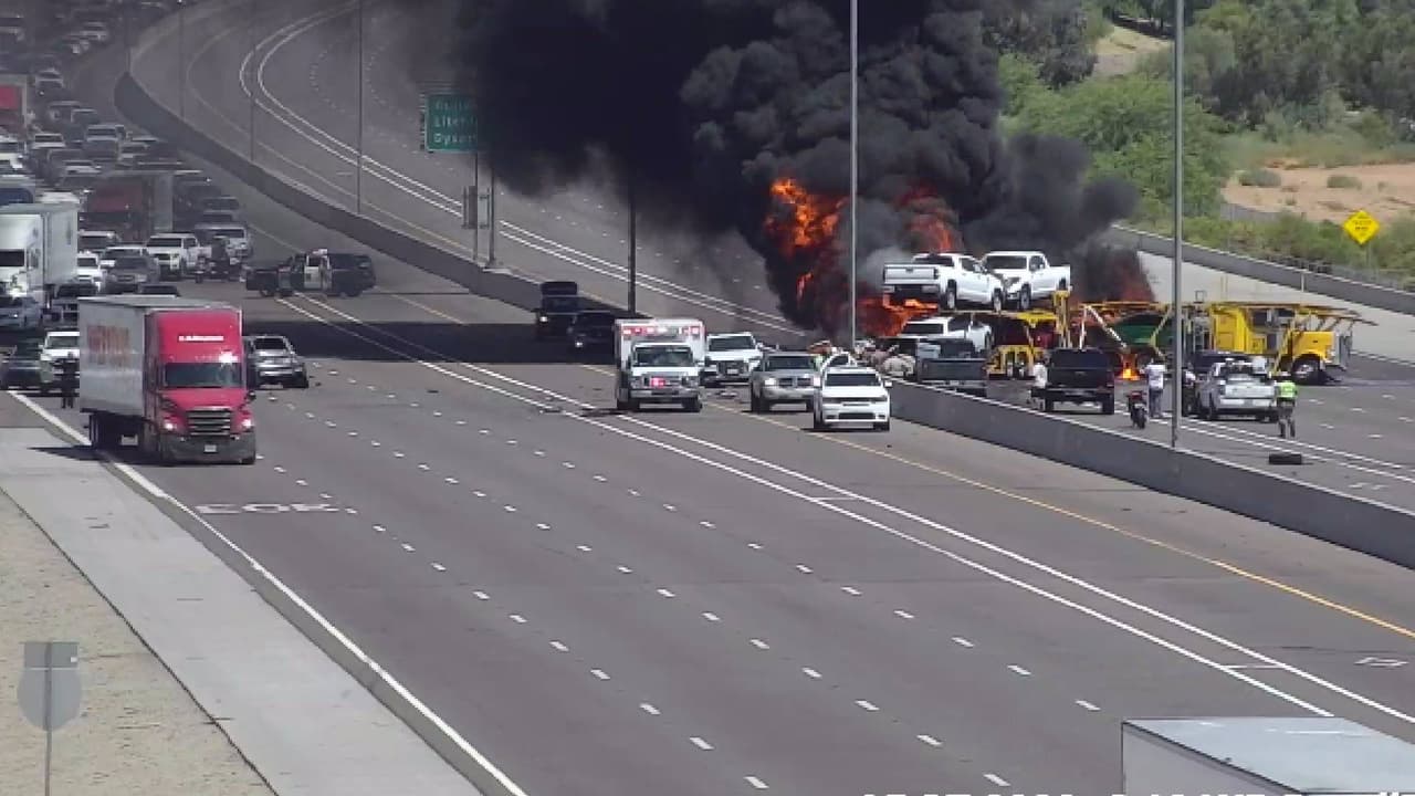 Incendio de automóvil cierra el I-10 en ambas direcciones cerca de Goodyear 