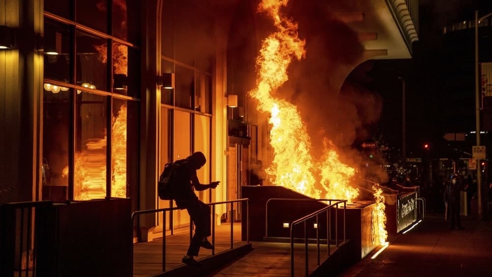 Negocios y Policías en la Bahía, alerta ante protestas por el juicio del homicidio de George Floyd