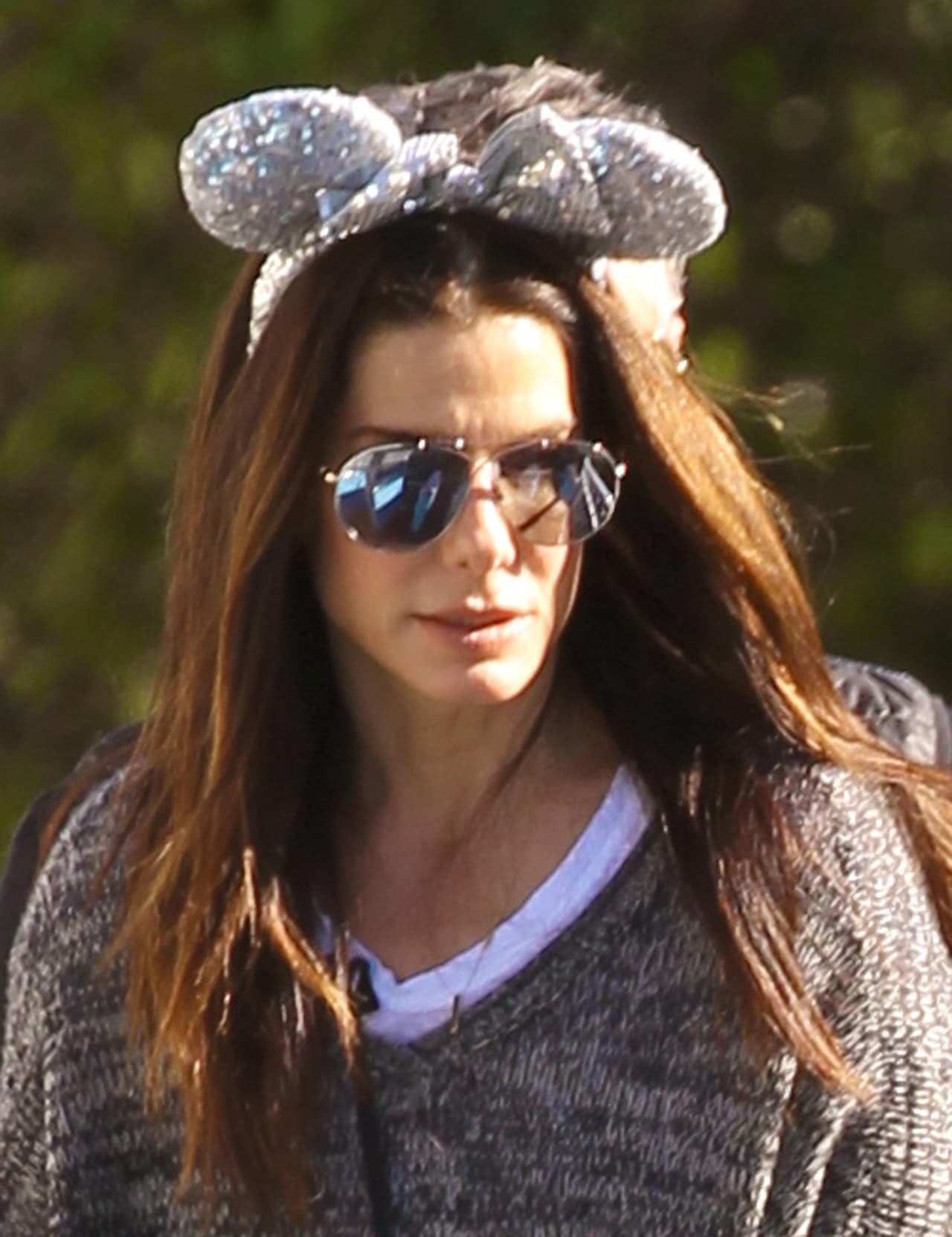 Y Sandra se puso unas coquetas orejitas de ratón.