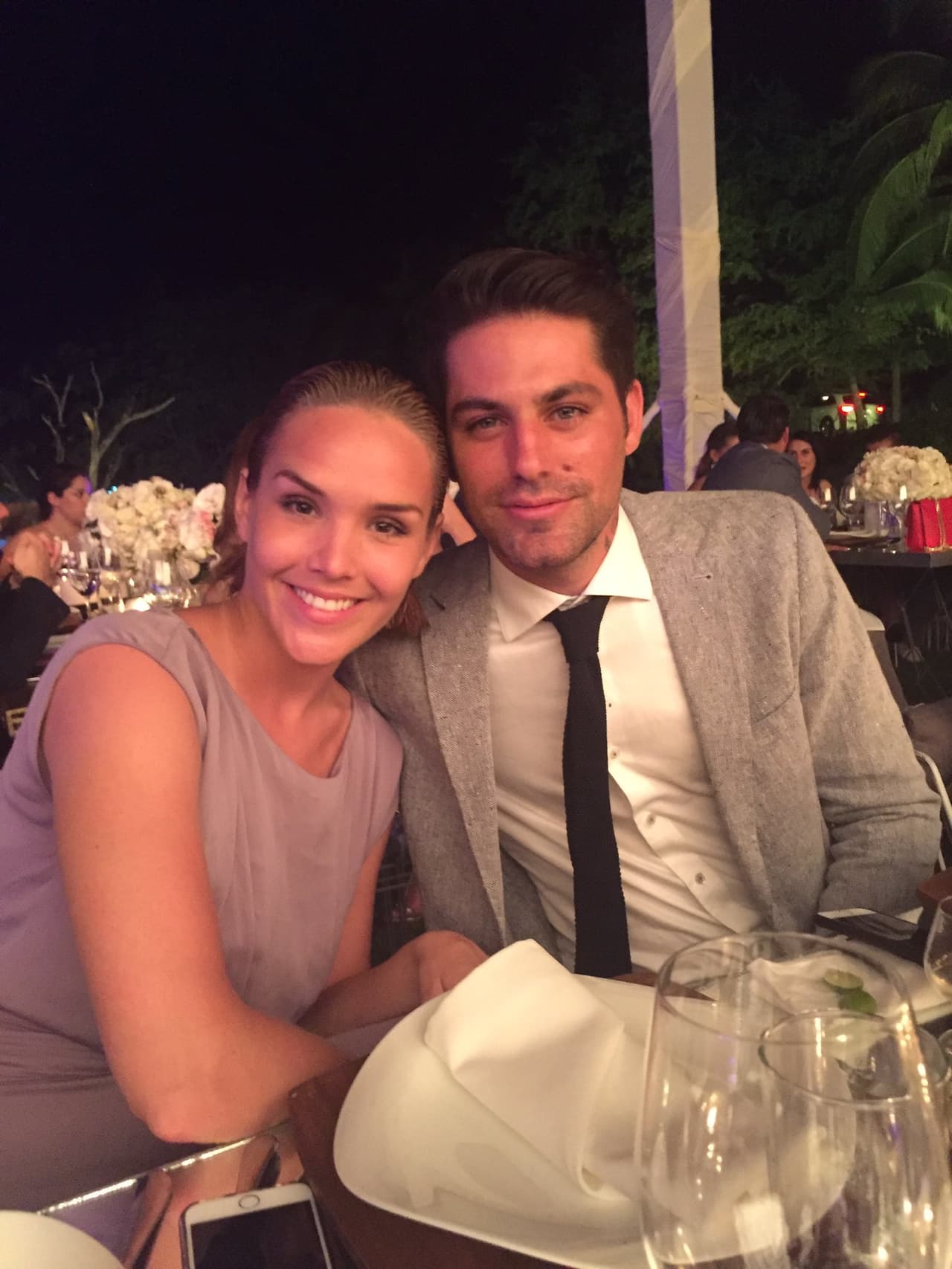 El fin de semana la pareja había disfrutado de la playa antes de asistir a la boda de Claudia Álvarez.