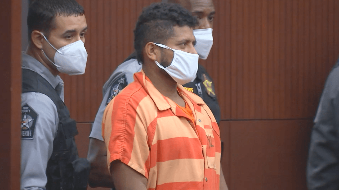 Hombre acusado de matar a Ned Byrd, oficial del condado de Wake, comparece en el tribubal