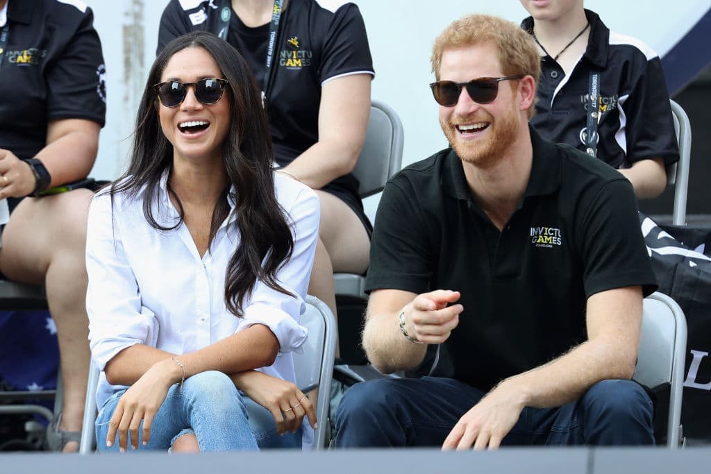 También la combinación Leo Virgo no suele ser la mejor, sin embargo, en este caso se cumple aquello de “los polos opuestos se atraen” sobre todo cuando vemos que Meghan tiene al planeta del amor en Virgo en su Carta Natal que es el signo natal del Príncipe Harry y otros factores de sinastría astrológica que fortalecen esa relación.
<br>