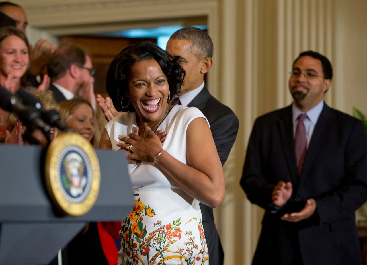 <b>Jahana Hayes. </b>Candidata por el Distrito 5 de Connecticut. Fue elegida maestra del año en 2016 y condecorada en la Casa Blanca por Barack Obama. De ganar sería la primera demócrata negra en el Congreso de representando a Connecticut y la primera congresista negra de por cualquier estado de Nueva Inglaterra. Compite por el escaño contra el republicano Manny Santos.