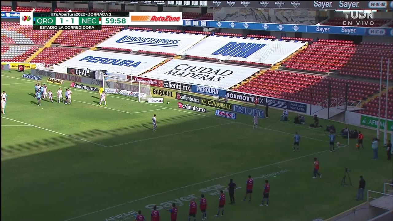 ¡TIRO ATAJADO! disparo por Enzo Martínez.