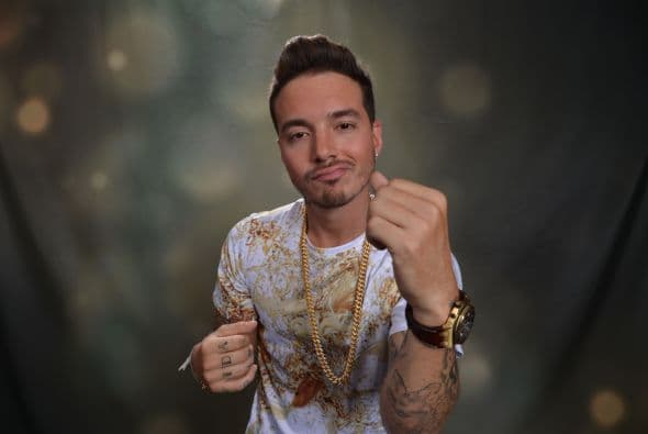 Su historia en Premios Juventud 2013 comenzó con su debut con el tema 'Yo Te Lo Dije'.