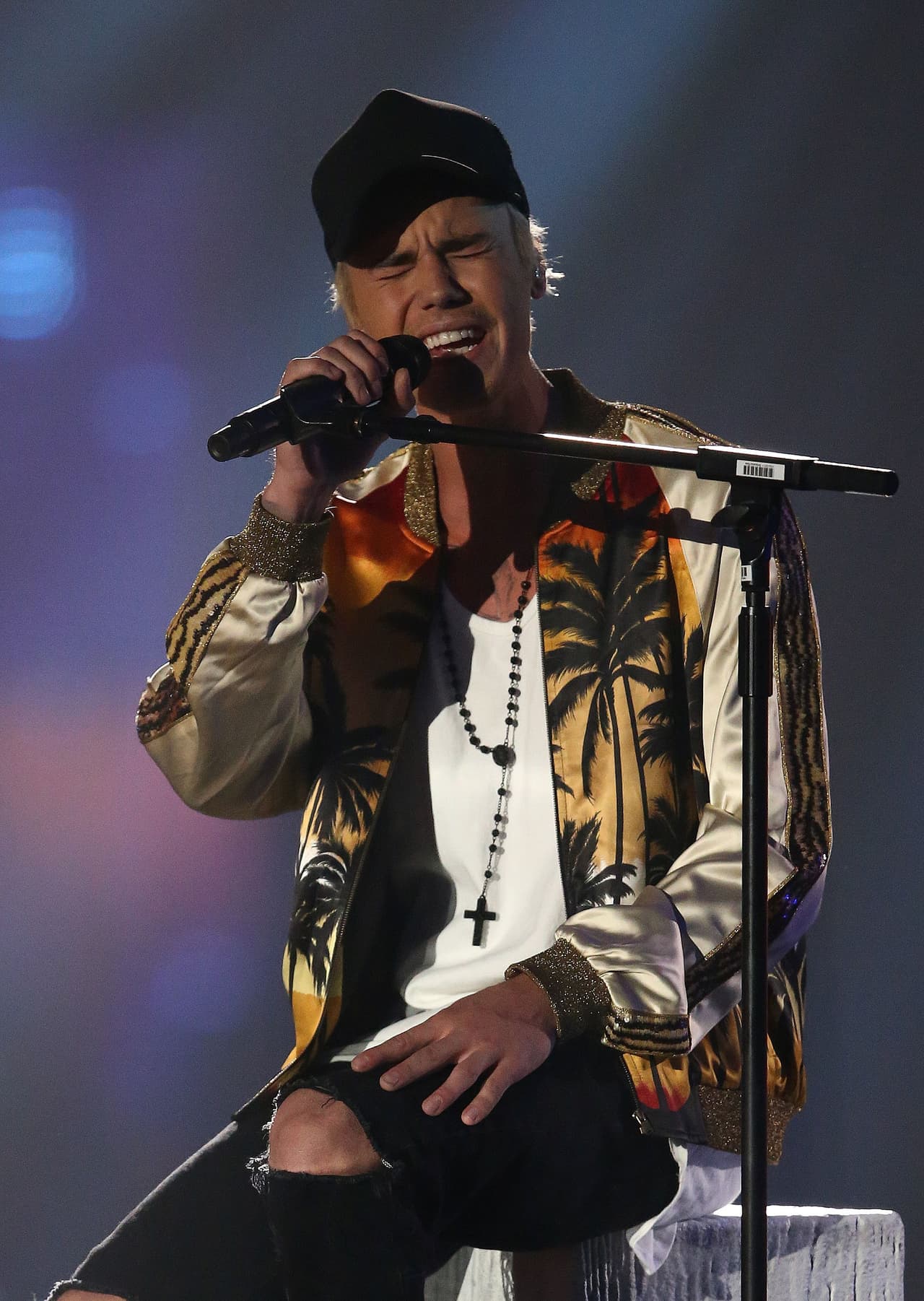 Y con mucha pasión interpretó para sus fans.