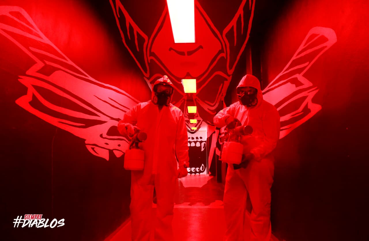 Así se llevan a cabo los protocolos de sanitización en el Estadio Nemesio Diez preparando el regreso del futbol mexicano.