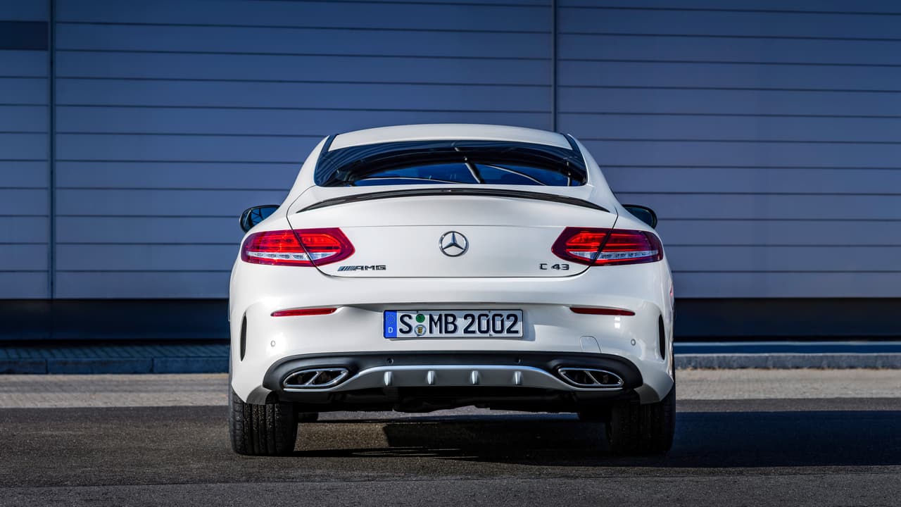 Sus llantas son de 18 pulgadas e incluye cinco modos de conducción: Eco, Comfort, Individual, Sport y Sport Plus