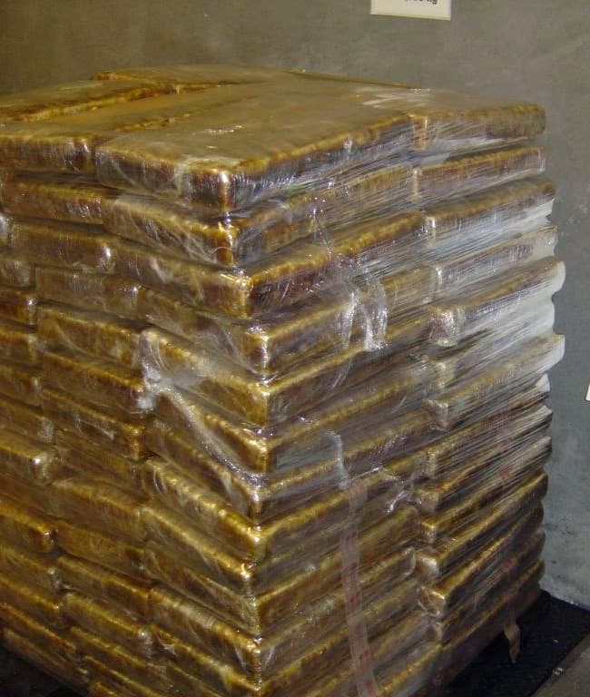 La droga fue encontrada en 200 paquetes escondidos en el techo de un tráiler manejado por un hombre de 43 años de Sonora.