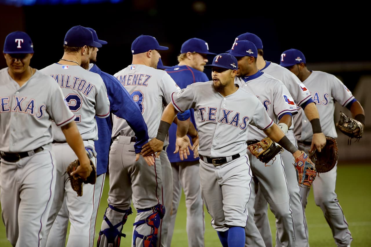 Bates venezolanos de Rangers castigan a Blue Jays