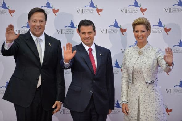 Aquí vemos a la pareja presidencial en compañía del mandatario mexicano Enrique Peña Nieto.