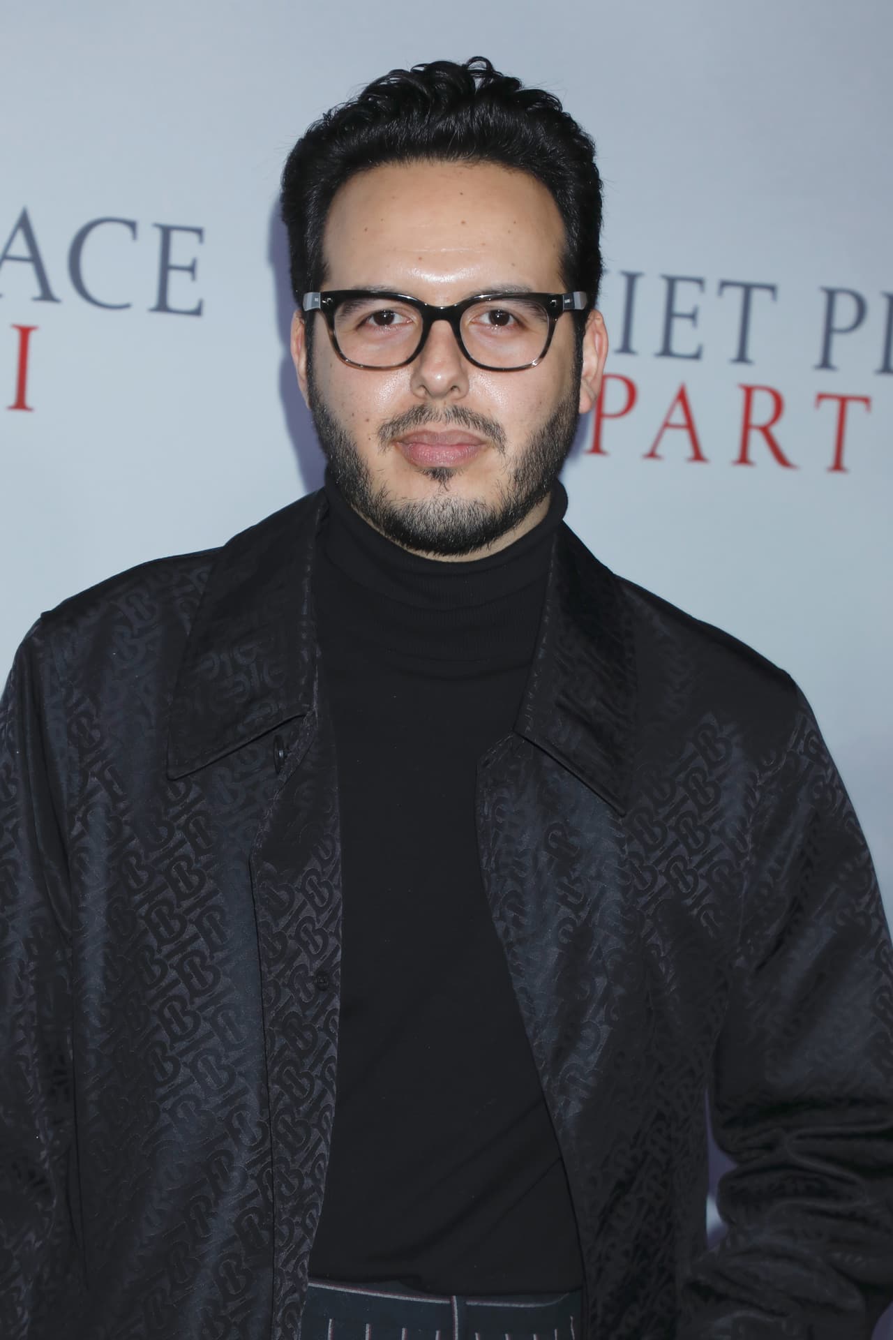 "No necesito de nadie para que mi trabajo sea reconocido. Yo respeto la actuación, respeto esta industria y no tengo control de lo que la prensa pueda difundir", 
<a href="https://peopleenespanol.com/article/manny-perez-le-responde-angelica-maria/" target="_blank">le respondió Manny Pérez a Angélica María</a>.