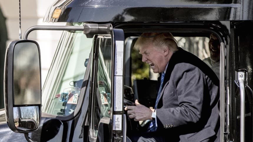 Orden ejecutiva de Trump paraliza implementación de mecanismo que salvaría vidas en las carreteras