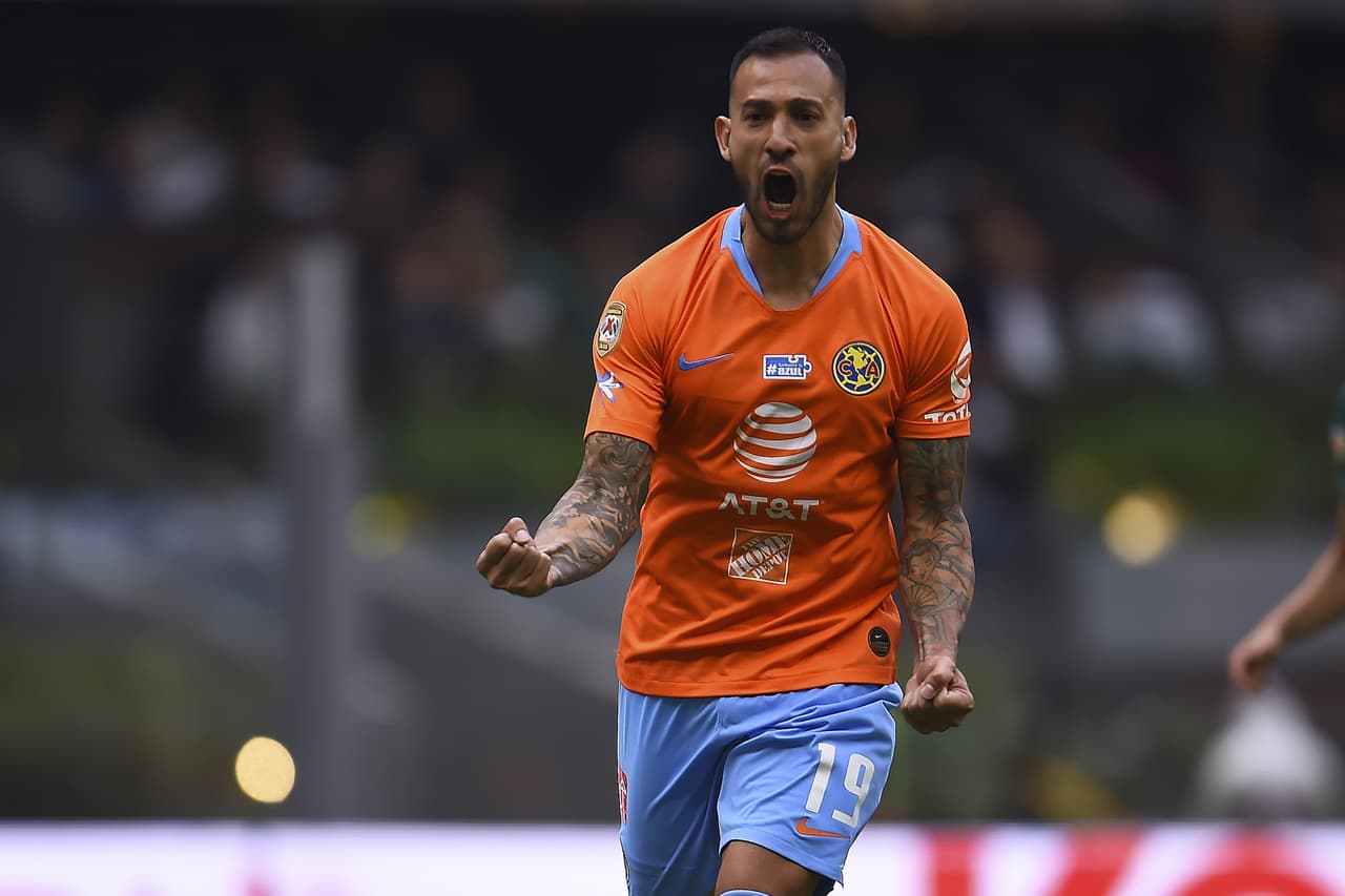 Al minuto 15, Víctor Aguilera anotó del penalti el 1-0 que le dio la ventaja al América frente a su público.