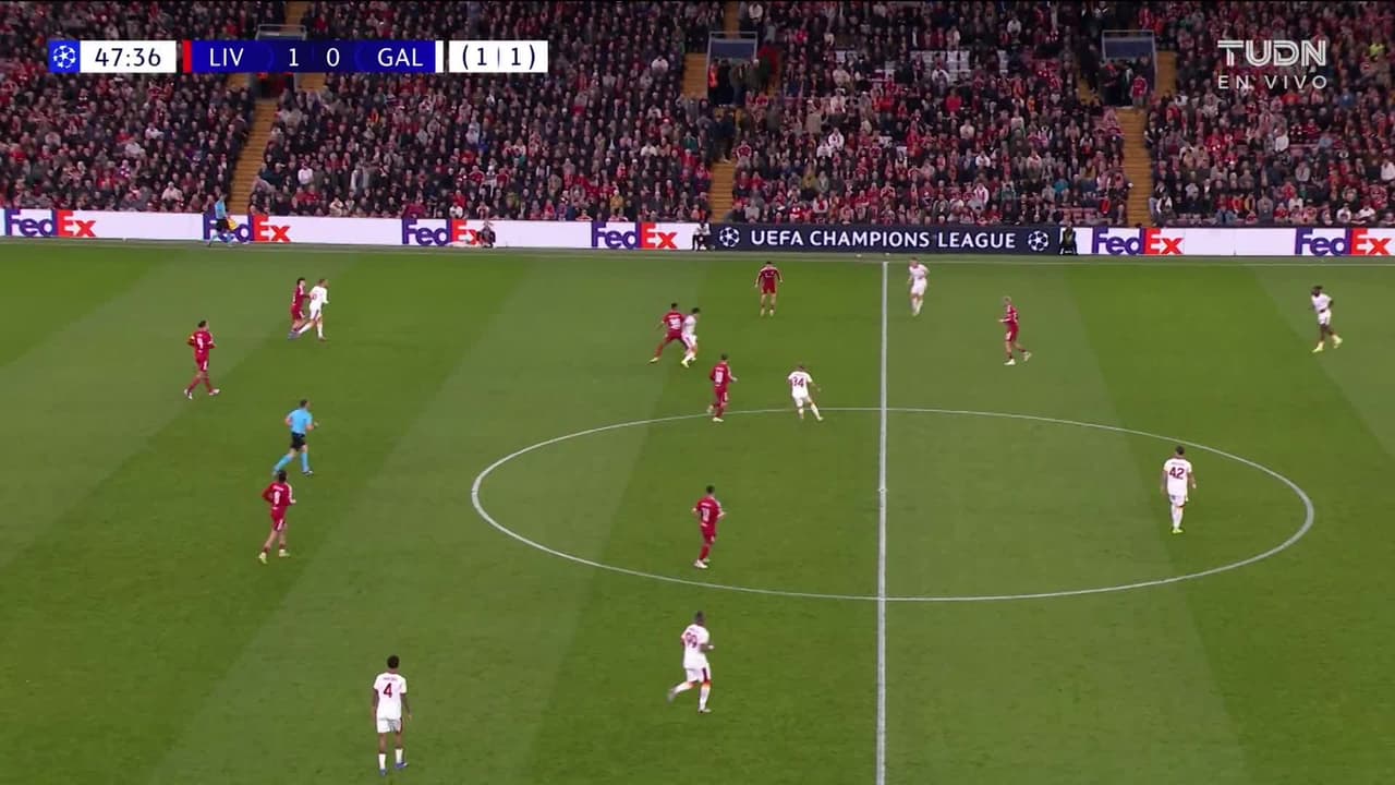 ¡TIRO ATAJADO! disparo por Hugo Ekitiké.