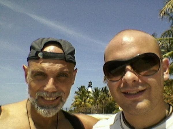 Manuel Landeta comenzó a solicitar donadores de sangre, a través de Twitter, para su hijo quien se encontraba muy grave en el hospital.