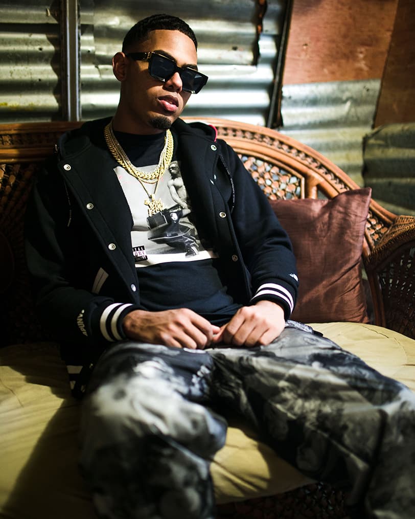 <b>Myke Towers:</b> cantante de música urbana que llegará a Premios Juventud para presentar en vivo su canción 'Si Se Da'.