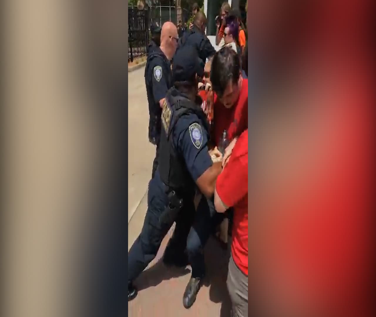 Una protesta este lunes contra el Servicio de Inmigración y Control de Aduanas de los Estados Unidos (ICE) en Atlanta terminó con al menos dos personas arrestadas, según los organizadores de la manifestación.