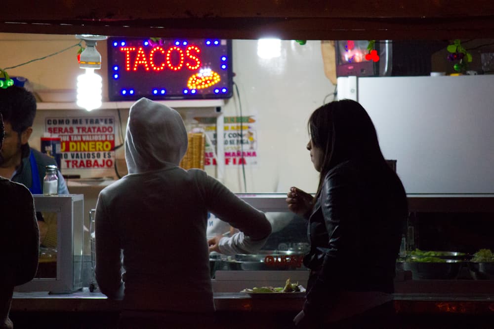 Identifican al supuesto ladrón muerto en ataque a puesto de tacos