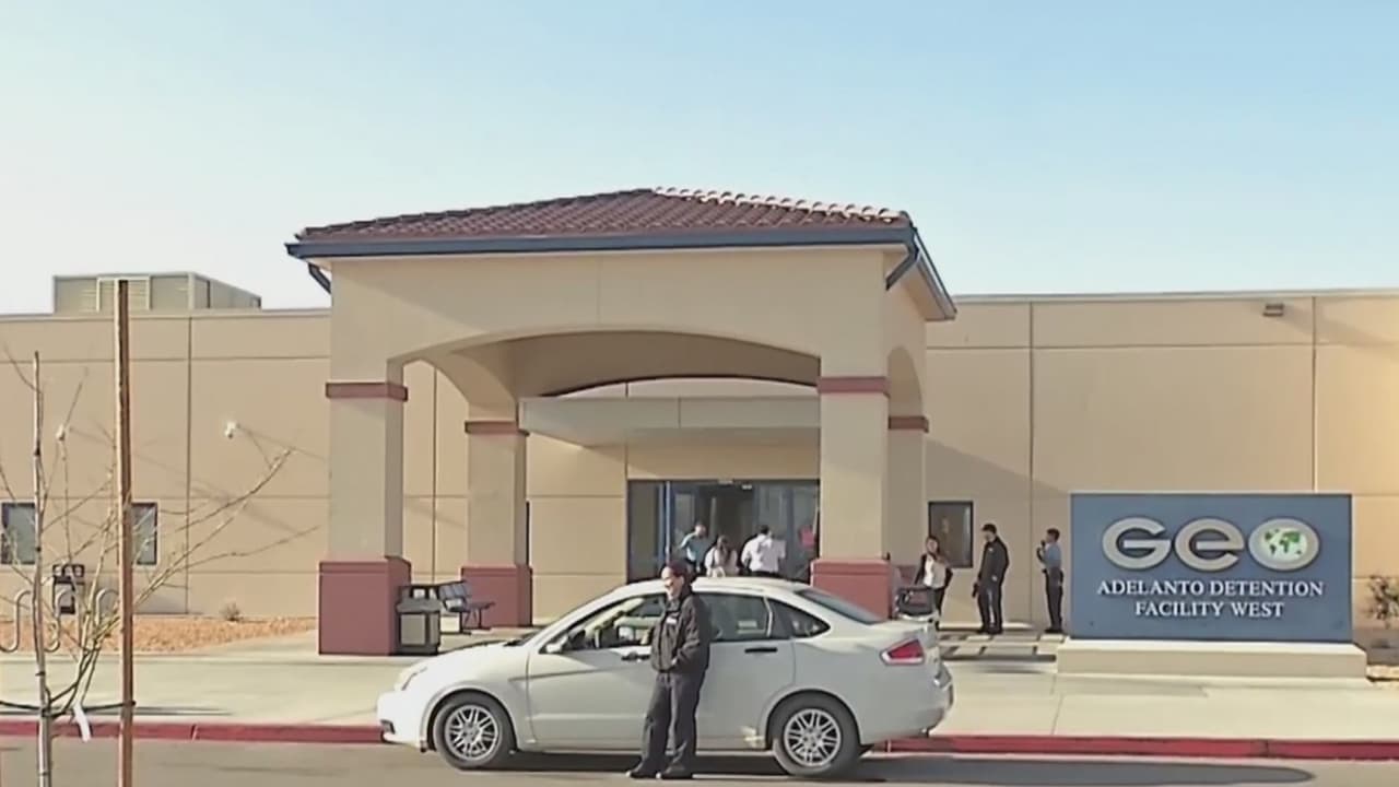 Casi la mitad de los internos en el centro de Adelanto a los que se le hizo la prueba dieron positivo por coronavirus