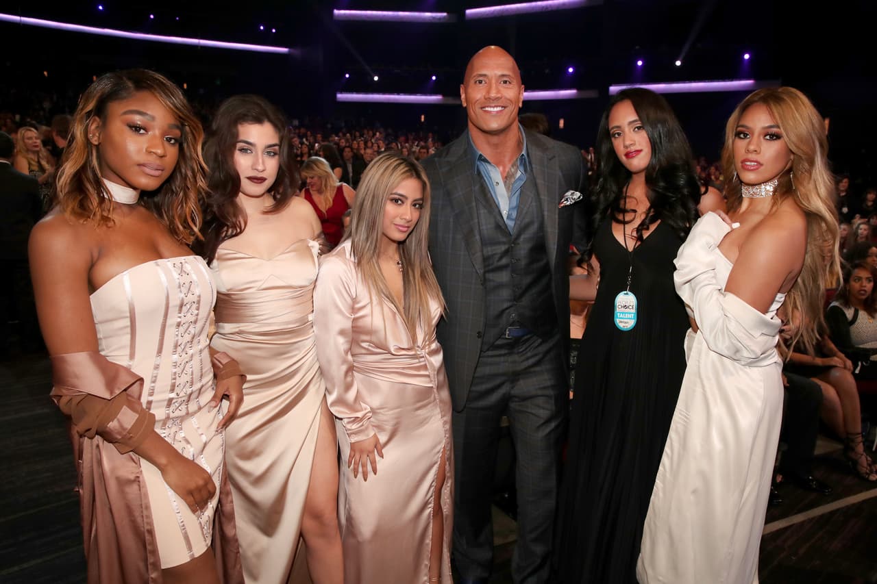 Las chicas de Fifth Harmony posaron con Dwayne Johnson y su hija.