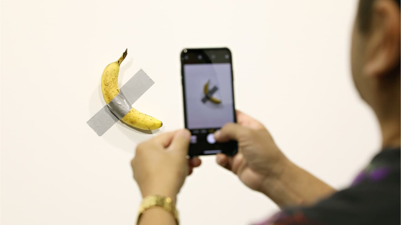 Se comieron la banana de la obra de arte que cuesta $120,000 en Art Basel 