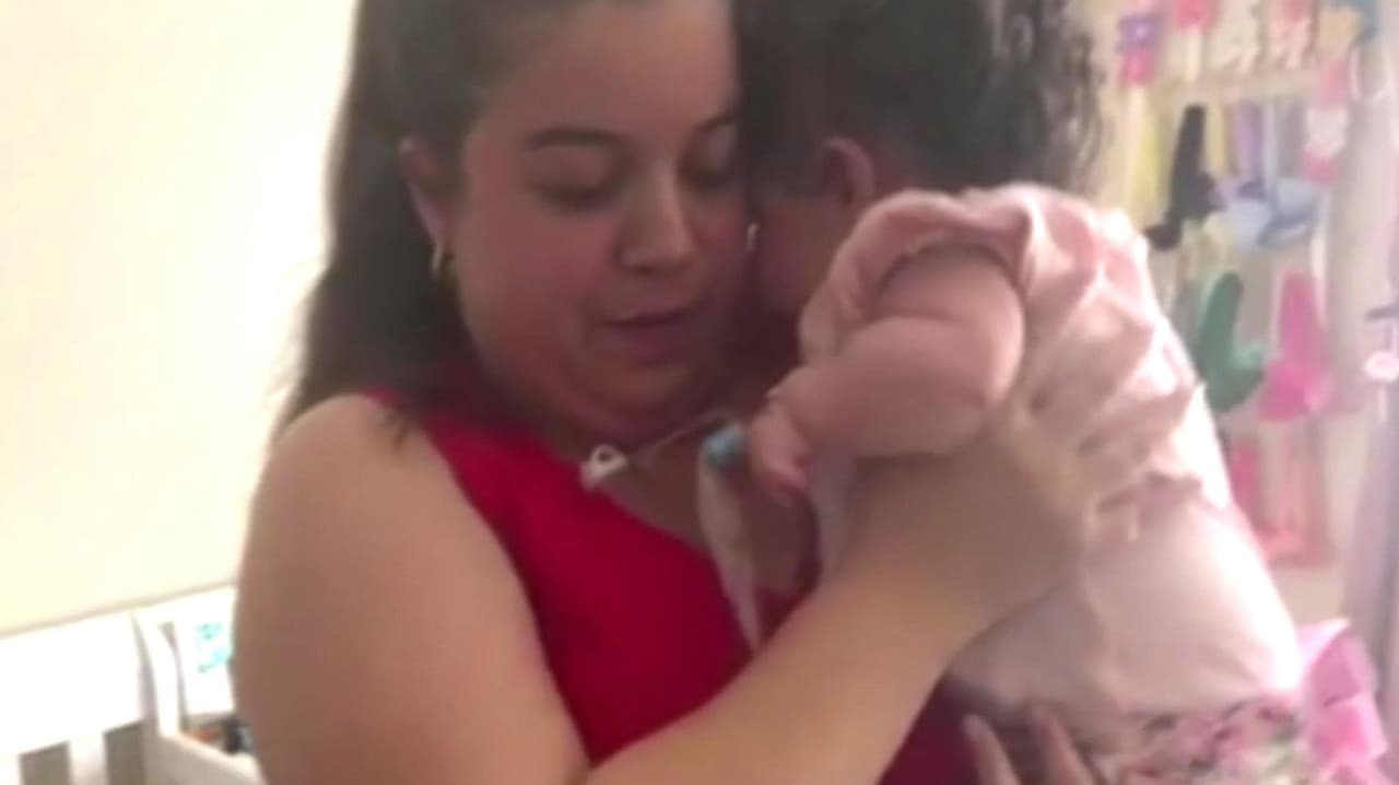 "No me puedo dejar caer": Doctora detenida por ICE se reencuentra con su bebé; menor tiene condición médica