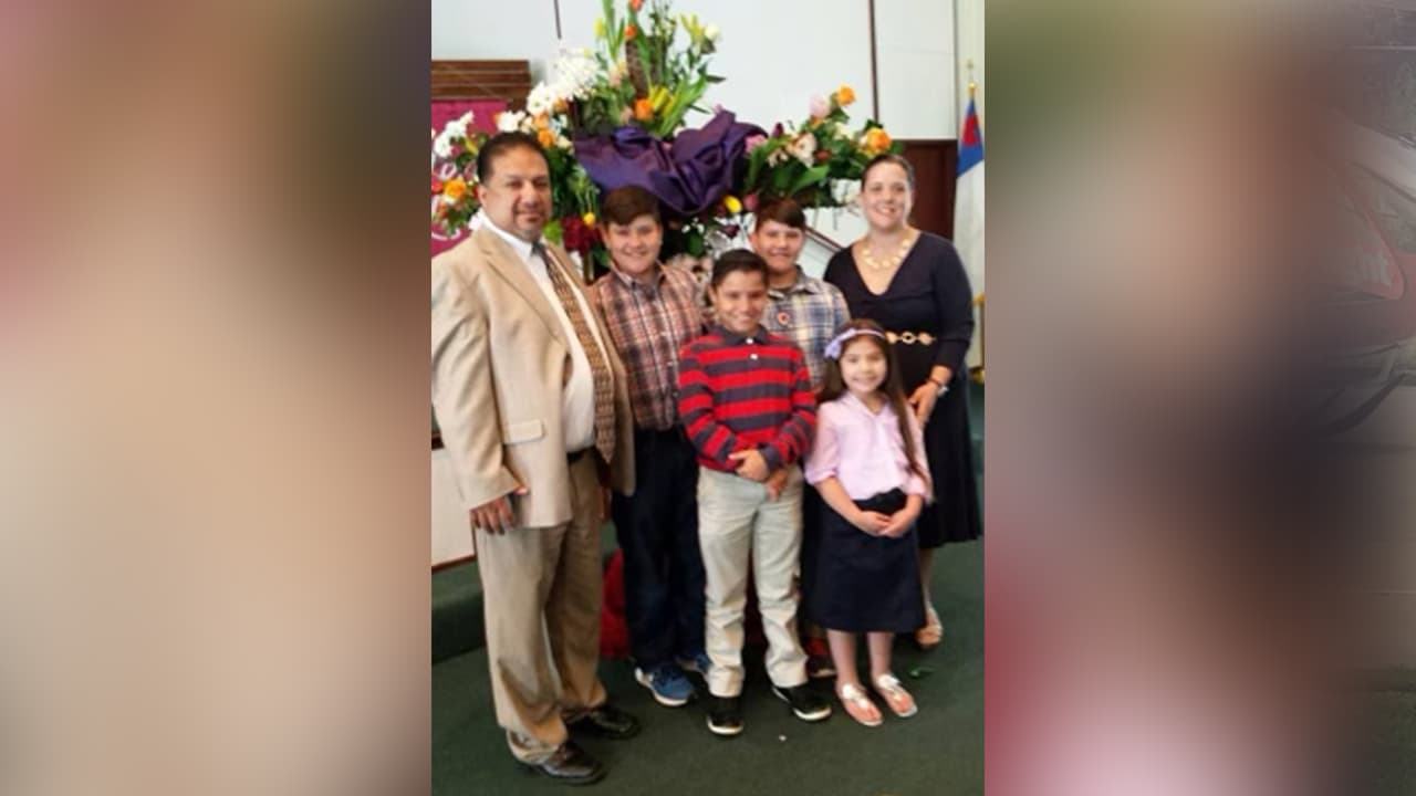 “Ella está en condición muy crítica, con sedantes, no están seguros si va a sobrevivir y si sobrevive, tendrá que pasar mucho tiempo de recuperación”, dijo a 
<b><a href="https://www.univision.com/local/houston-kxln/">Noticias 45</a></b>, Dottie Land Jones, quien es prima de Lydia.