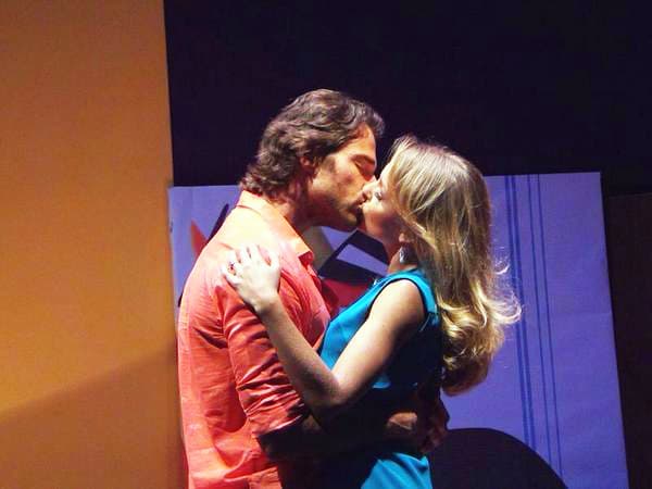 ¡Qué besotes se daban en esta puesta en escena!