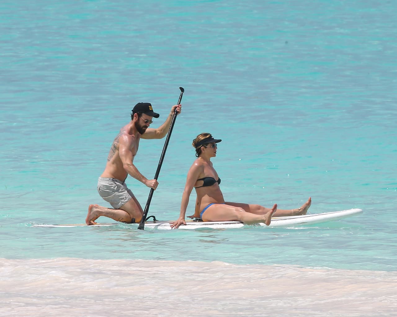 El matrimonio haciendo 'paddle board'.