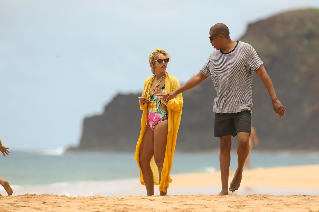 Echando por tierra los rumores de divorcio, Beyoncé y Jay Z se encuentran de paseo en Hawaii.
