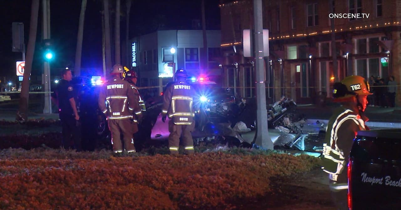 Testigos aseguraron que tanto el conductor, como su acompañante, una llanta y hasta el motor del vehículo fueron expulsados del carro al momento del impacto.