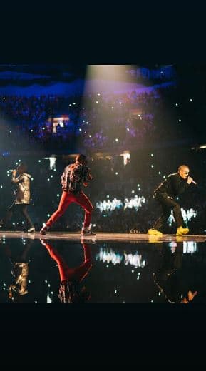 "[...] Y como ustedes saben, desde el día cero, creyeron en mí, me dieron su confianza y el apoyo de lo que soy hoy en día. Sé que son fanáticos real, cada uno de ustedes", aseguró Bad Bunny.