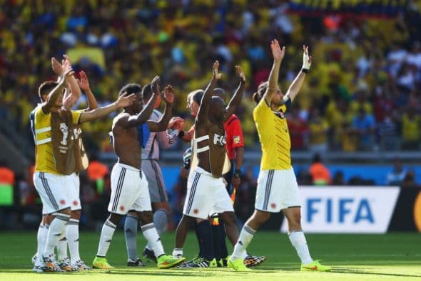 El ambiente colombiano fue tal que cada vez que un jugador pedía apoyo a las tribunas brotaba un solo grito desde todos los sectores.