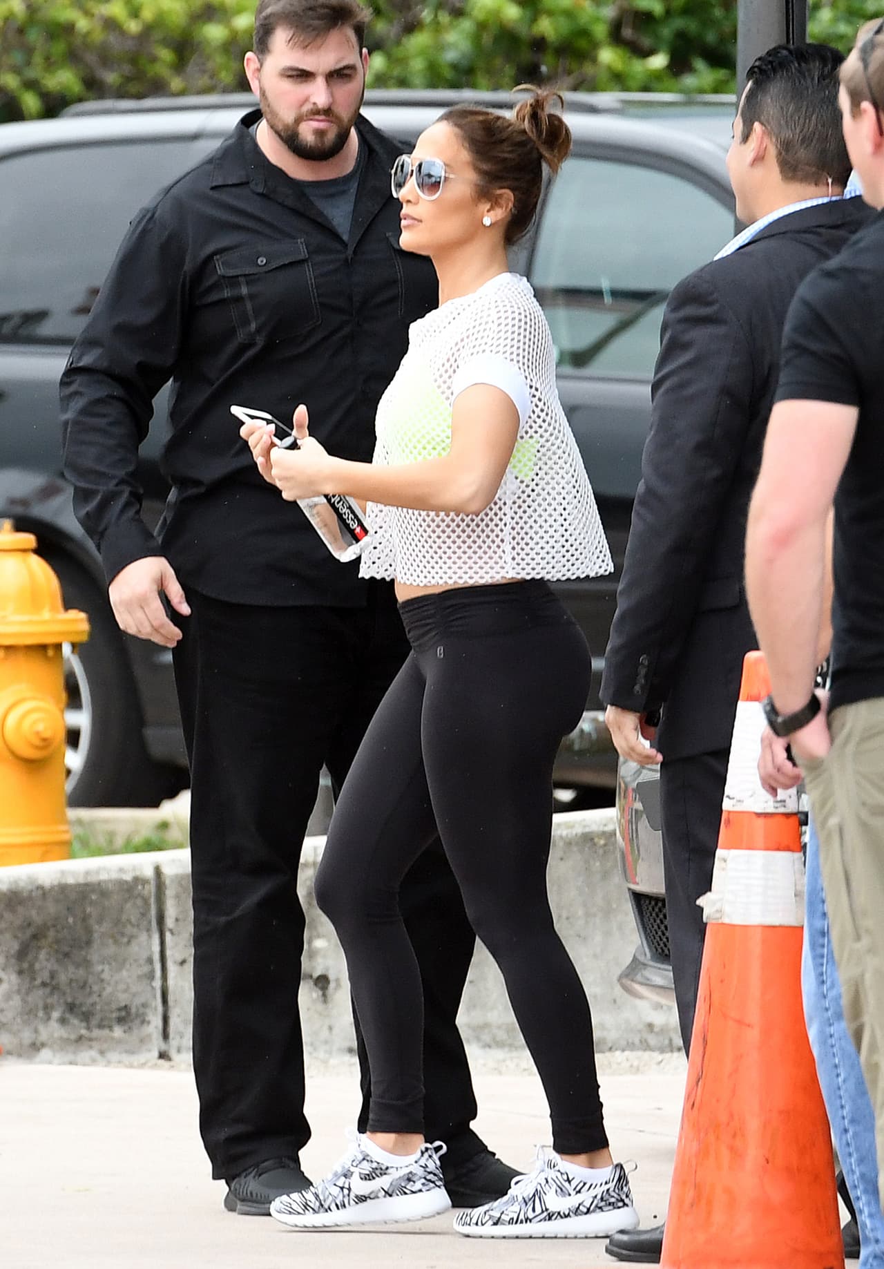 Estaba rodeada de un gran cuerpo de seguridad.