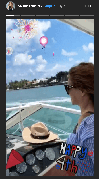 Para celebrar, 
<b>Paulina Rubio</b> salió a dar un paseo en yate con sus hijos Eros y Andrea Nicolás. El divertido momento lo compartió en algunas historias de 
<b><a href="https://www.instagram.com/p/Bzgclr6FifQ/" target="_blank">Instagram</a></b>, pero también publicó en su perfil una imagen de ella con ropa alusiva a la bandera de Estados Unidos.