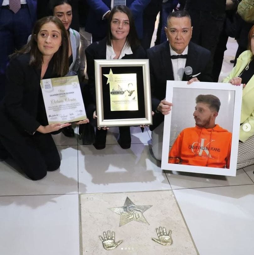 Previamente ofreció entrevistas a la prensa en donde se mostró muy conmovida por la ausencia del intérprete de Benito Rivers. 
<br>